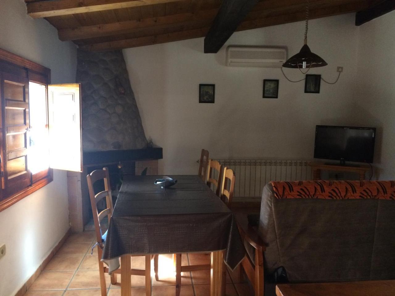 La Antigua Tahona Lägenhet Navaconcejo Exteriör bild